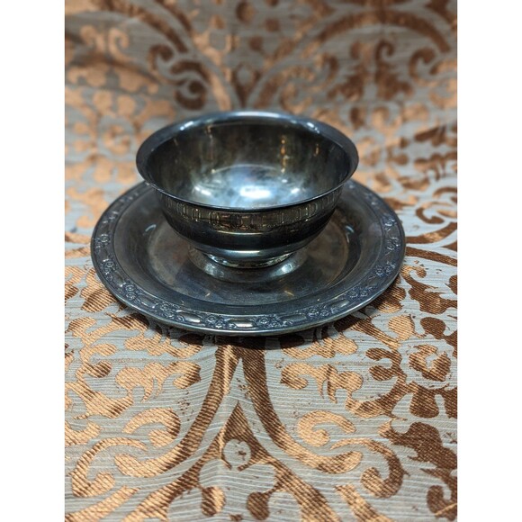 Vintage‎ Oneida Silversmiths Silver plated Bowl attached to plate - Picture 1 of 8